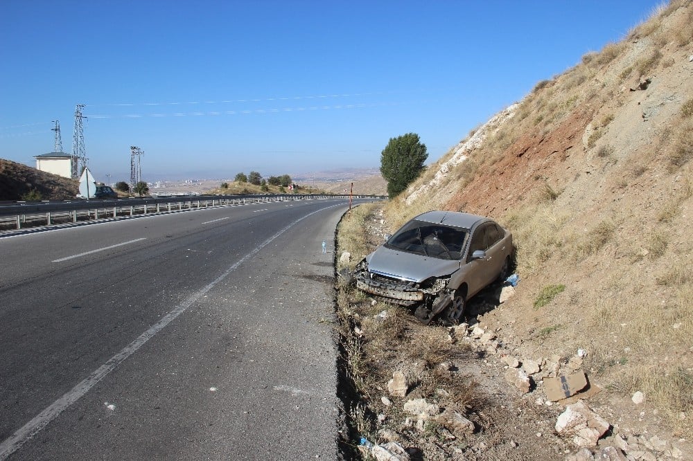 Otomobil şarampole devrildi: 1 Yaralı 