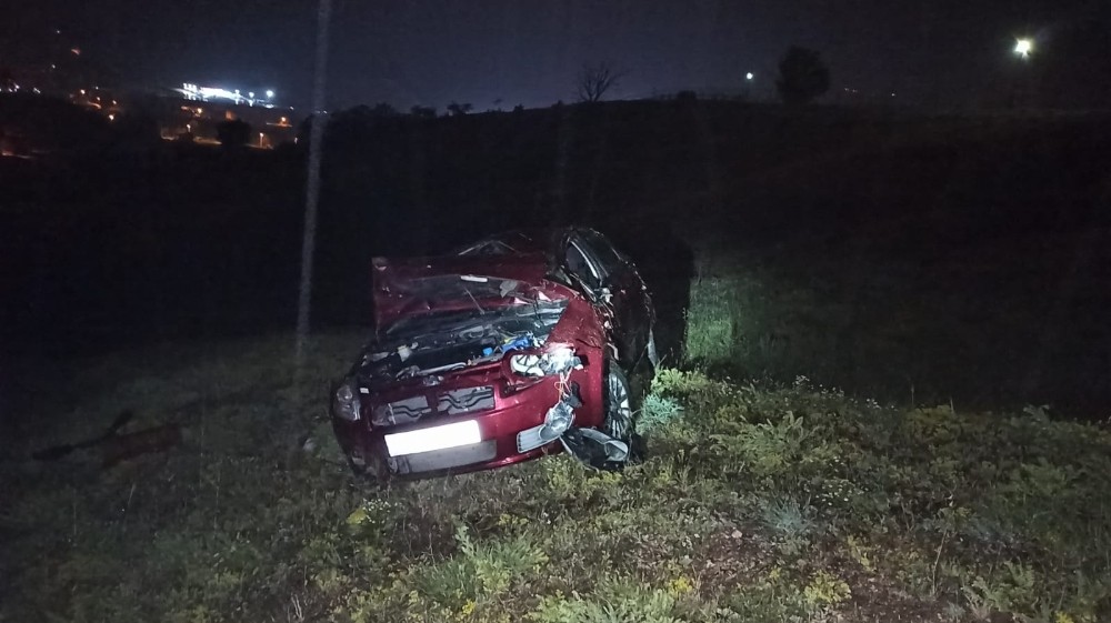 Otomobil şarampole devrildi; 1 yaralı 