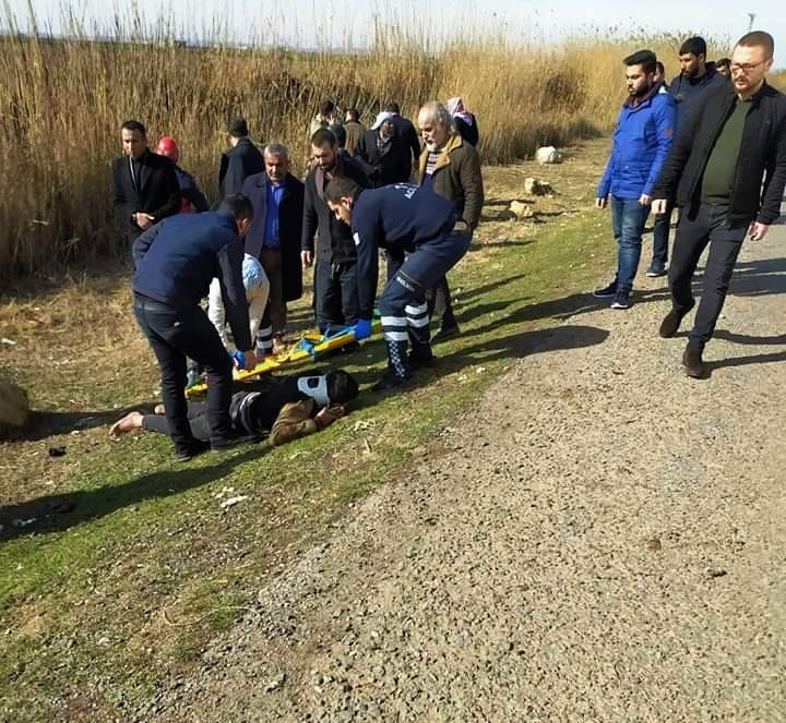 Otomobil şarampole devrildi: 2 yaralı 
