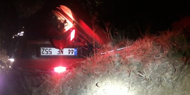 Otomobil şarampole devrildi: 2 yaralı