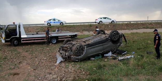 Otomobil şarampole devrildi: 3 yaralı