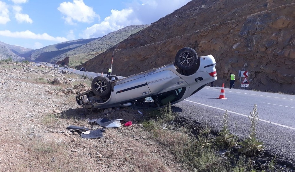 Otomobil şarampole devrildi: 4 yaralı 