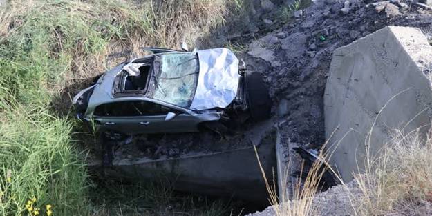 Otomobil şarampole devrildi: Yaralılar var
