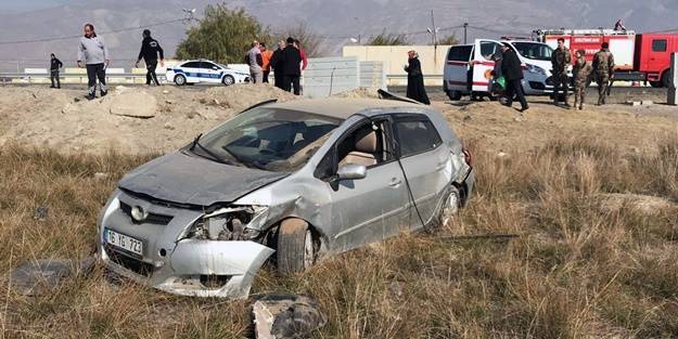 Otomobil şarampole devrildi: Yaralılar var