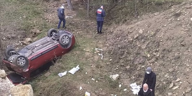 Otomobil şarampole devrildi: Yaralılar var