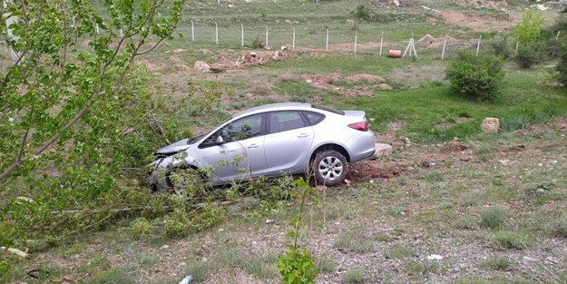 Otomobil şarampole uçtu: 2 yaralı
