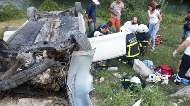 Otomobil şarampole yuvarlandı: 2 kişi öldü