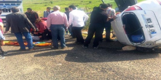 Otomobil şarampole yuvarlandı: 2 yaralı