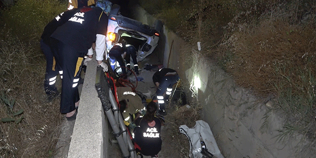 Otomobil su kanalına devrildi