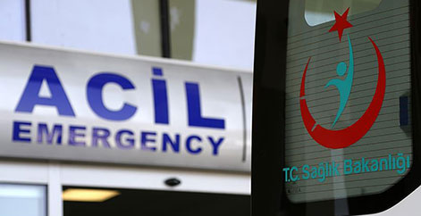 Otomobil su kanalına devrildi! Olay yerinde hayatlarını kaybettiler