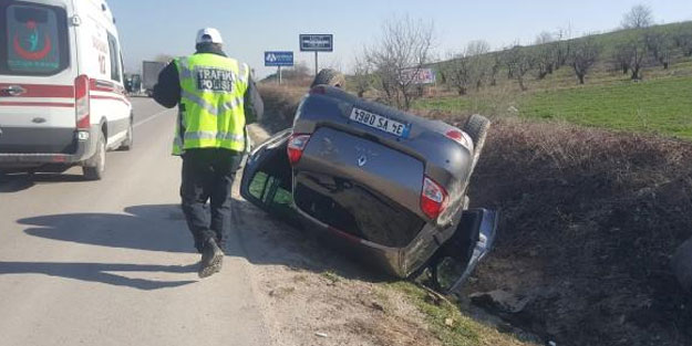 Otomobil su kanalına düştü: 1'i çocuk, 3 yaralı