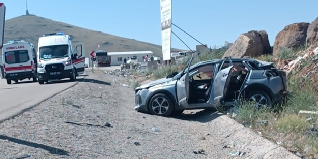 Otomobil su kanalına girip takla attı: 1 ölü 3 ağır yaralı