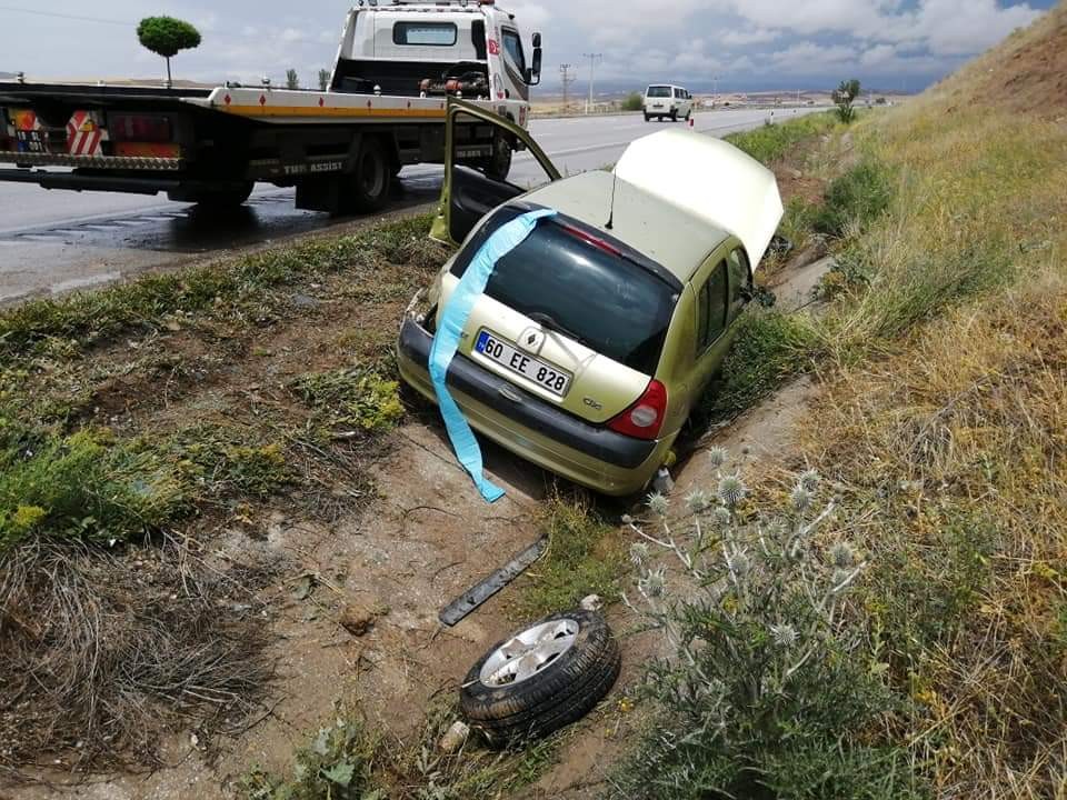 Otomobil su kanalına uçtu: 1 yaralı 