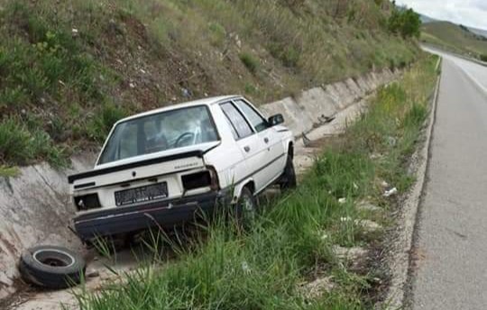 Otomobil su kanalına uçtu 