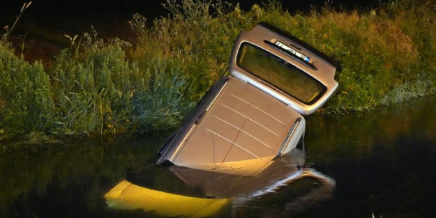 Otomobil su kanalına uçtu