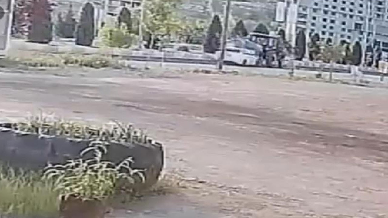 Otomobil su tankerinin altına girdi! O anlar kamerada