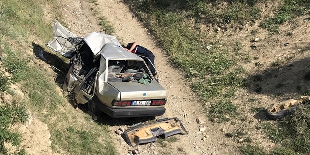  Otomobil sulama kanalına devrildi!