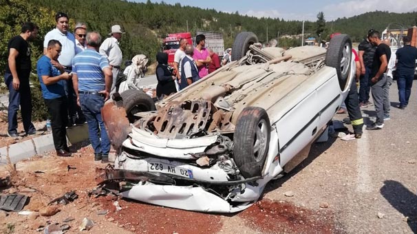 Otomobil takla atarak ters döndü: 5 kişi yaralı