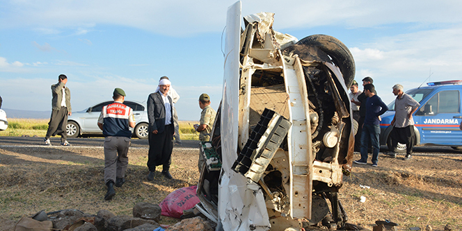 Otomobil takla attı