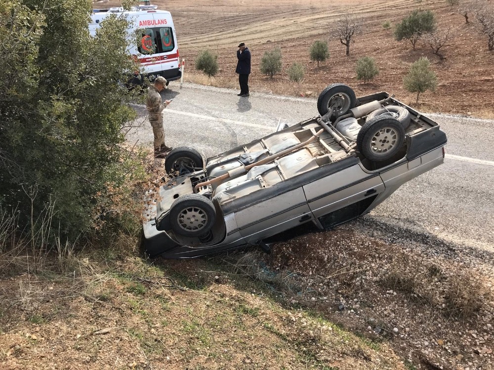 Otomobil takla attı: 3 yaralı 