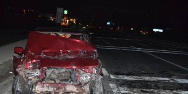 Otomobil yakıt dolu tankere arkadan çarptı!