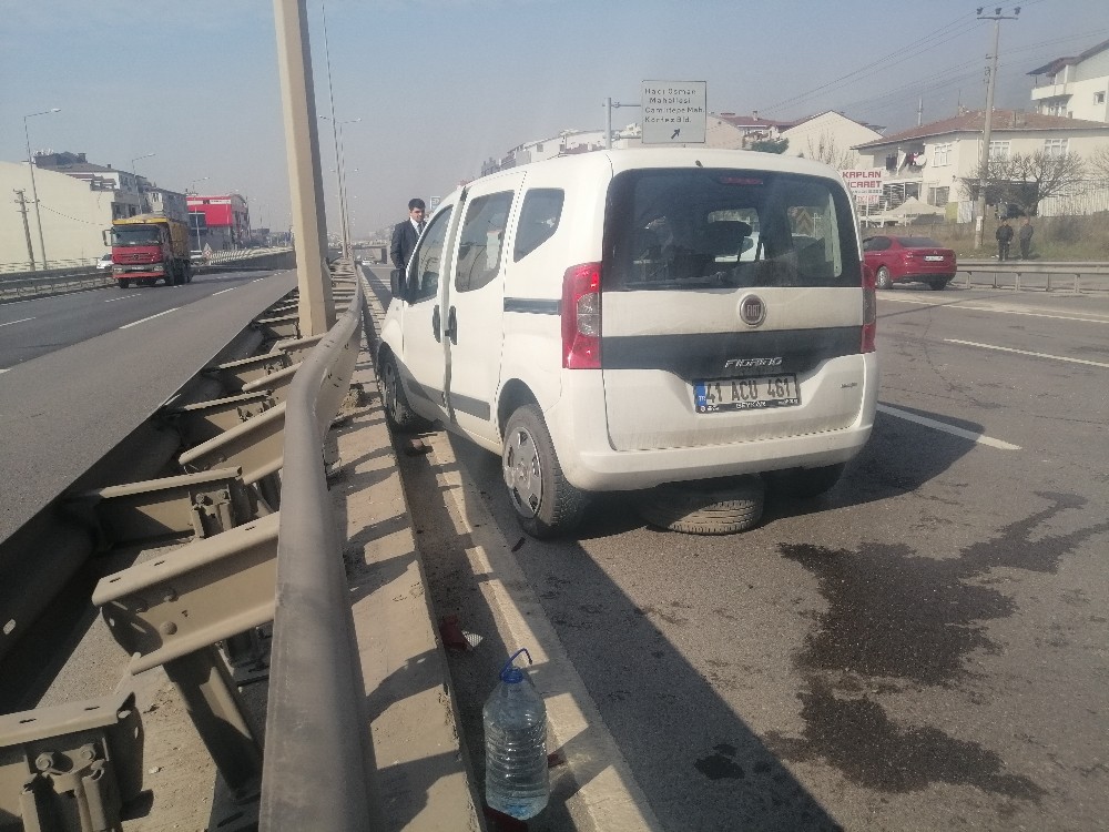 Otomobil tır ile çarpıştı: 2 yaralı 
