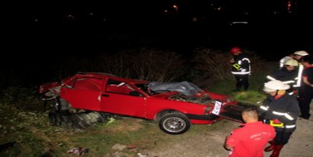 Otomobil TIR'a arkadan çarptı: 4 ölü, 1 yaralı