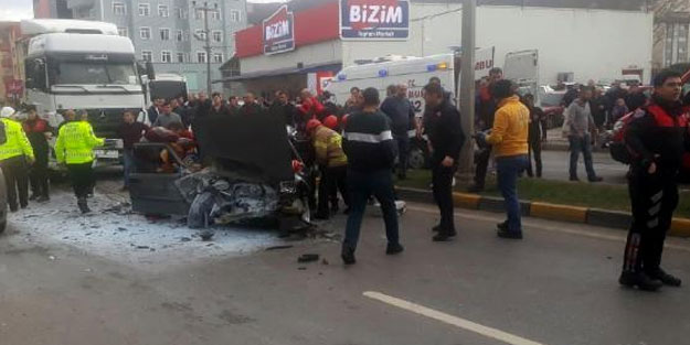 Otomobil TIR'a çarptı, 5 yaşındaki Efe öldü