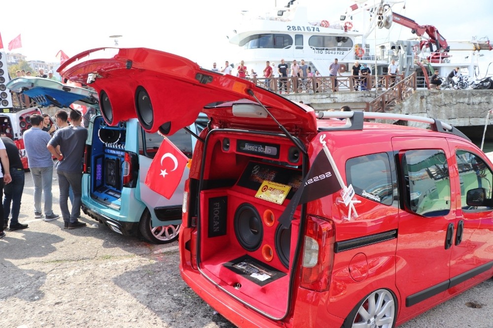 Otomobil tutkunları bu festivalde buluştu 