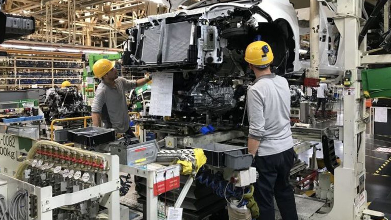 Otomobil üretiminde gerileme, ticari araçlarda büyük atılım!