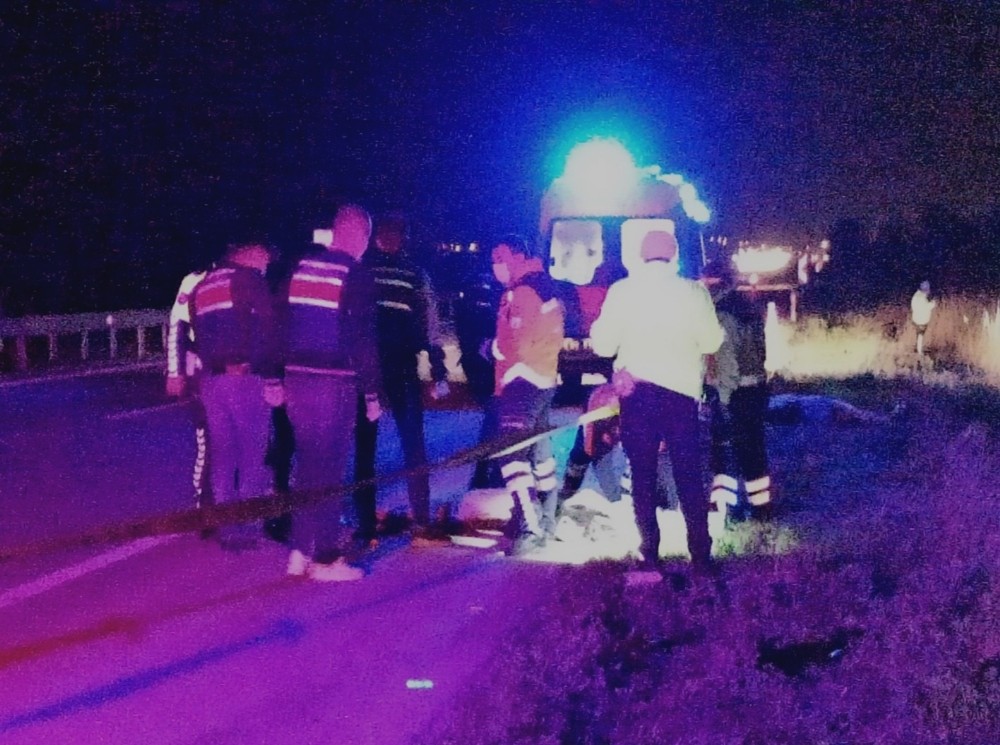 Otomobil ve motosiklet çarpıştı: 3 ölü 