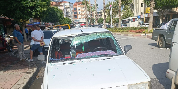 Otomobil yaya geçidinde Alman turiste çarptı: 1 yaralı