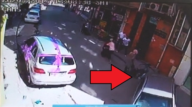 Otomobil yayaları işte böyle ezdi!