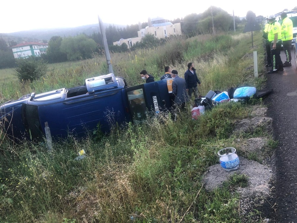 Otomobil yoldan çıkarak devrildi: 1 yaralı 