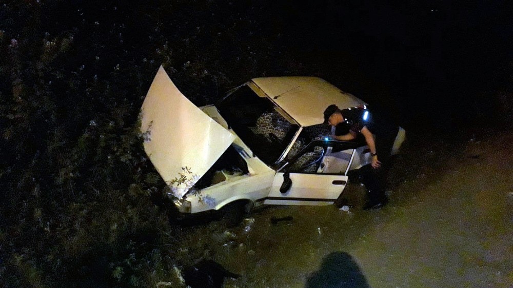 Otomobil yoldan çıkıp kanala girdi: 1 yaralı 