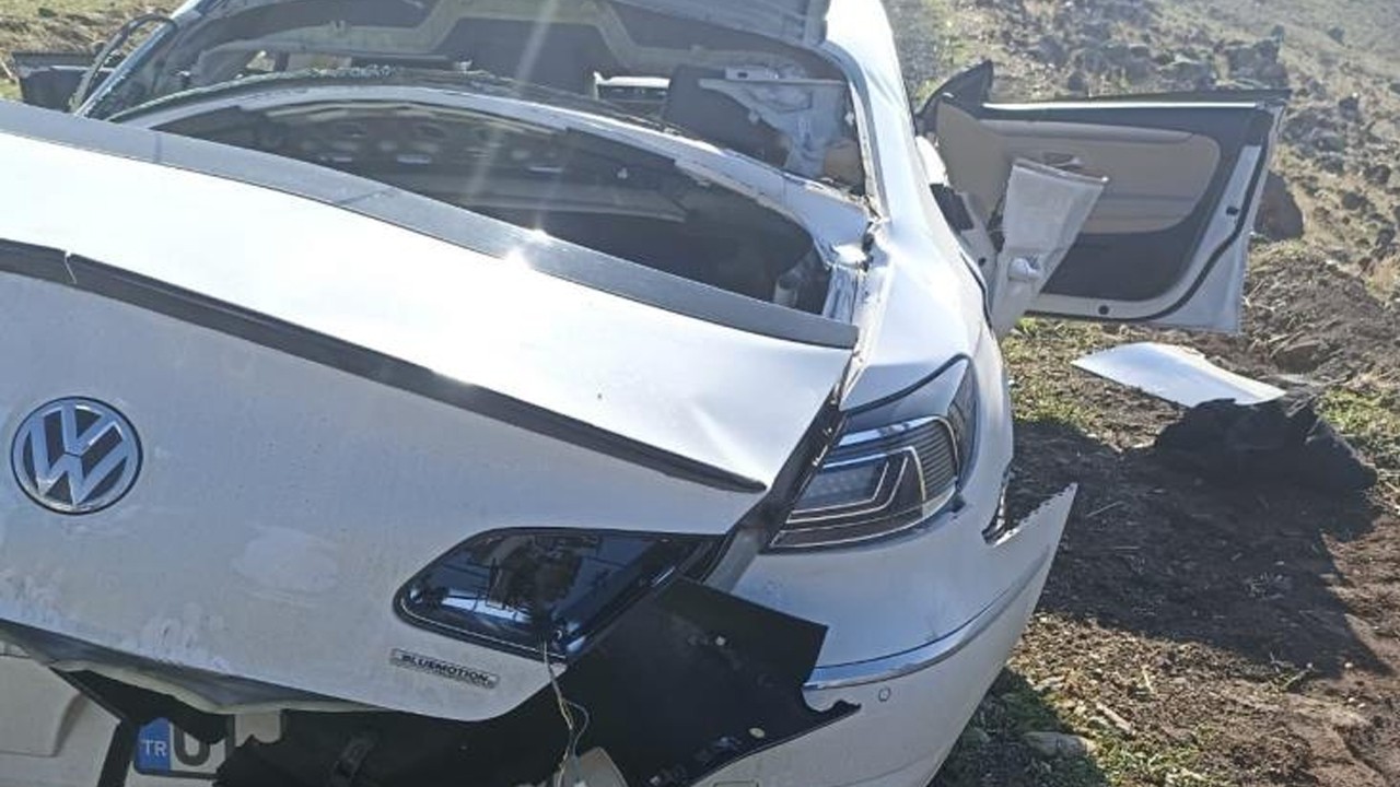 Otomobilde çakmak gazları patladı araç kullanılamaz hale geldi