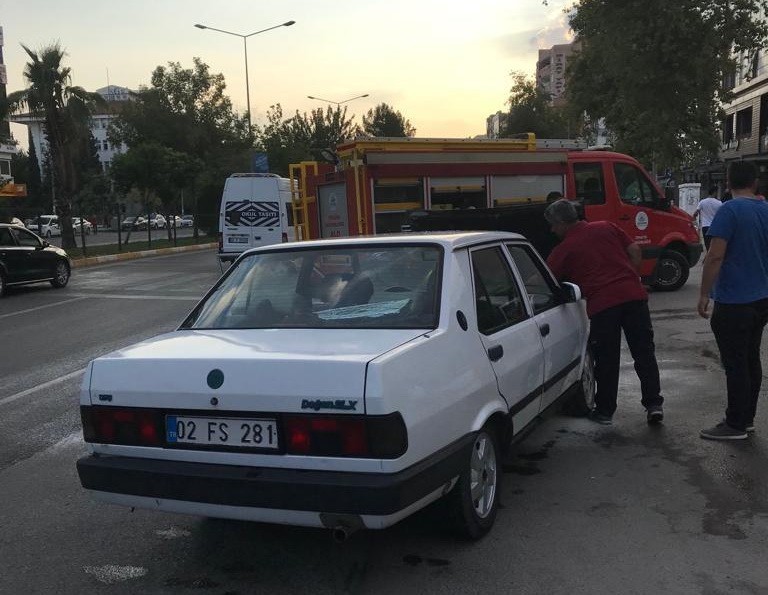 Otomobilde çıkan yangın büyümeden söndürüldü 