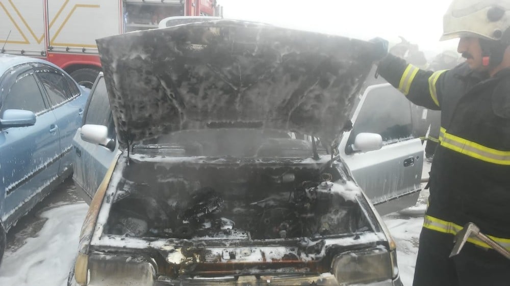 Otomobilde çıkan yangın itfaiye tarafından söndürüldü 