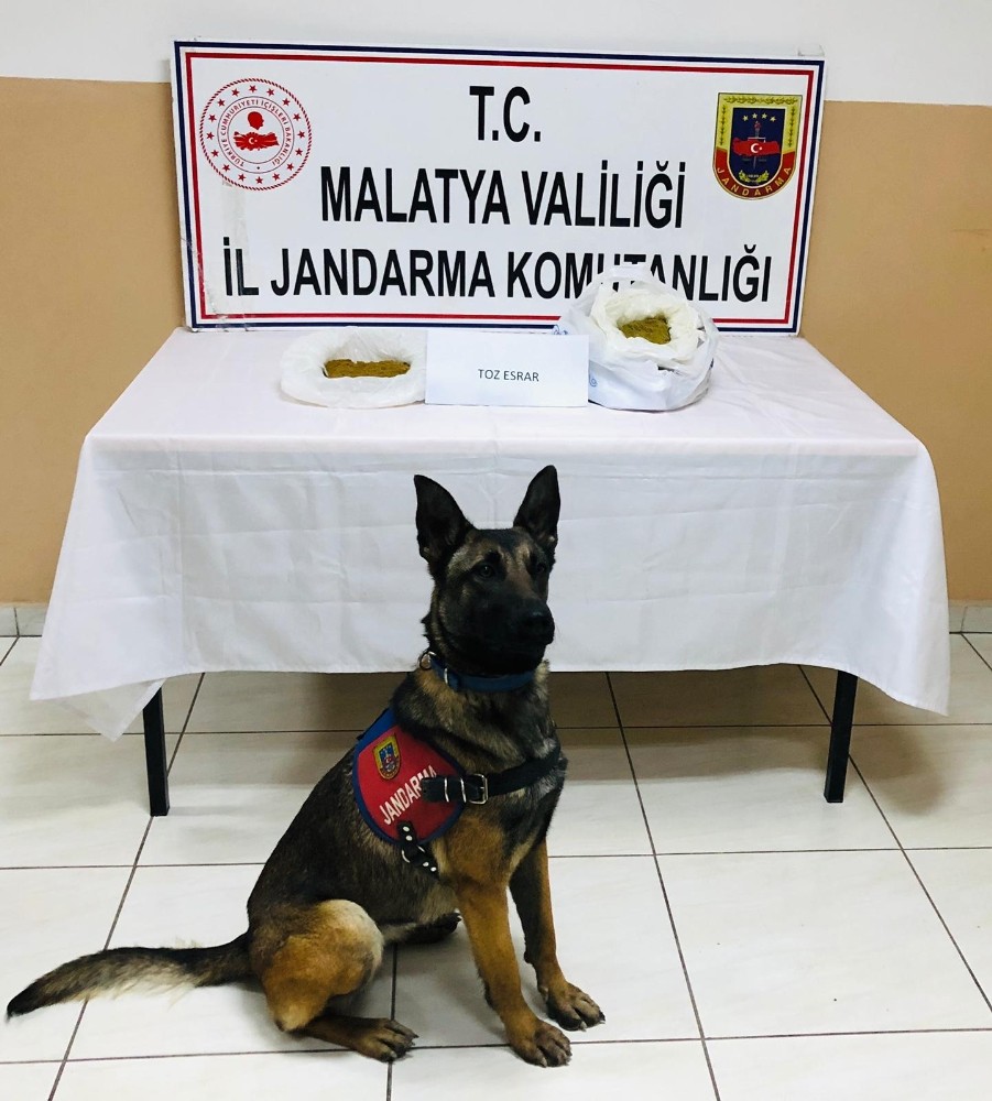 Otomobilde esrar ele geçirildi 
