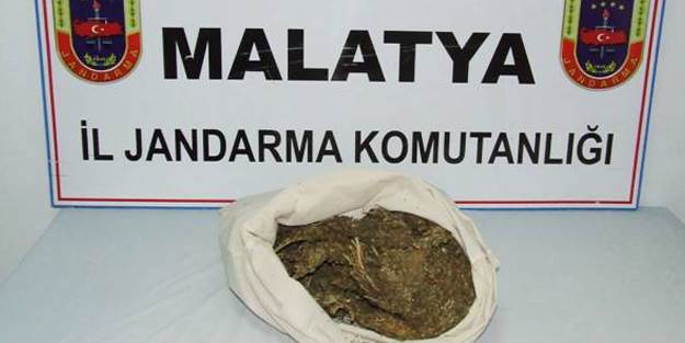 Otomobilde esrar ele geçirildi