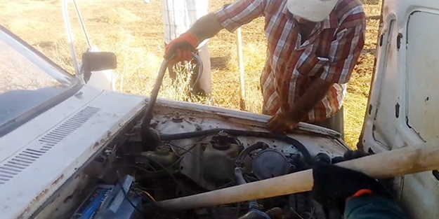 Otomobilde görünce şaşkına döndüler. Tam 2 metre!