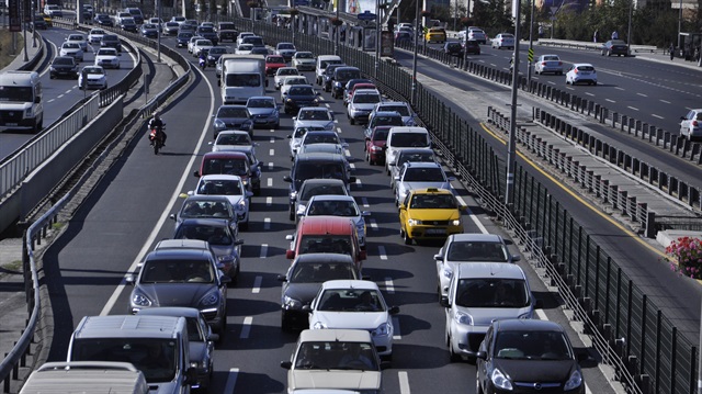 'Otomobilde kur zammı beklentisi gerçekçi değil'