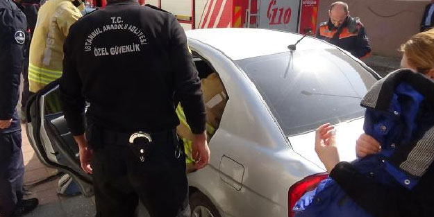 Otomobilde mahsur kalan Pelin bebeği itfaiye kurtardı