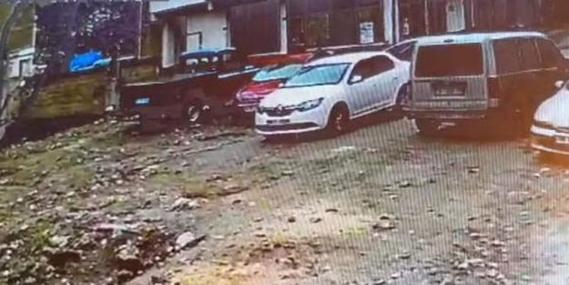 Otomobilde silahlı saldırı anı kamerada