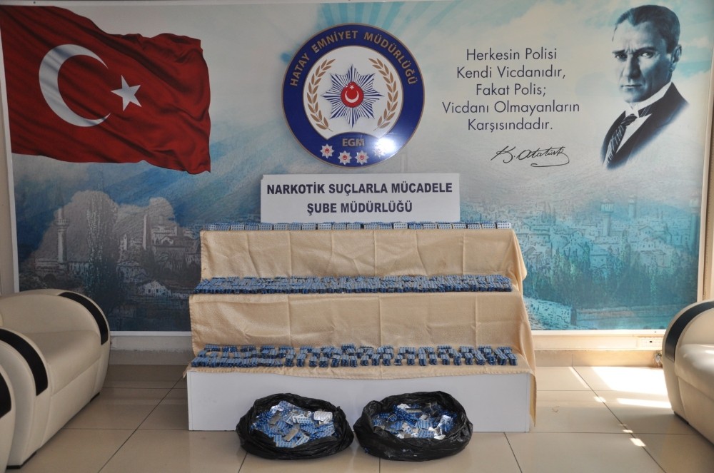 Otomobilden 49 bin 730 adet hap çıktı 