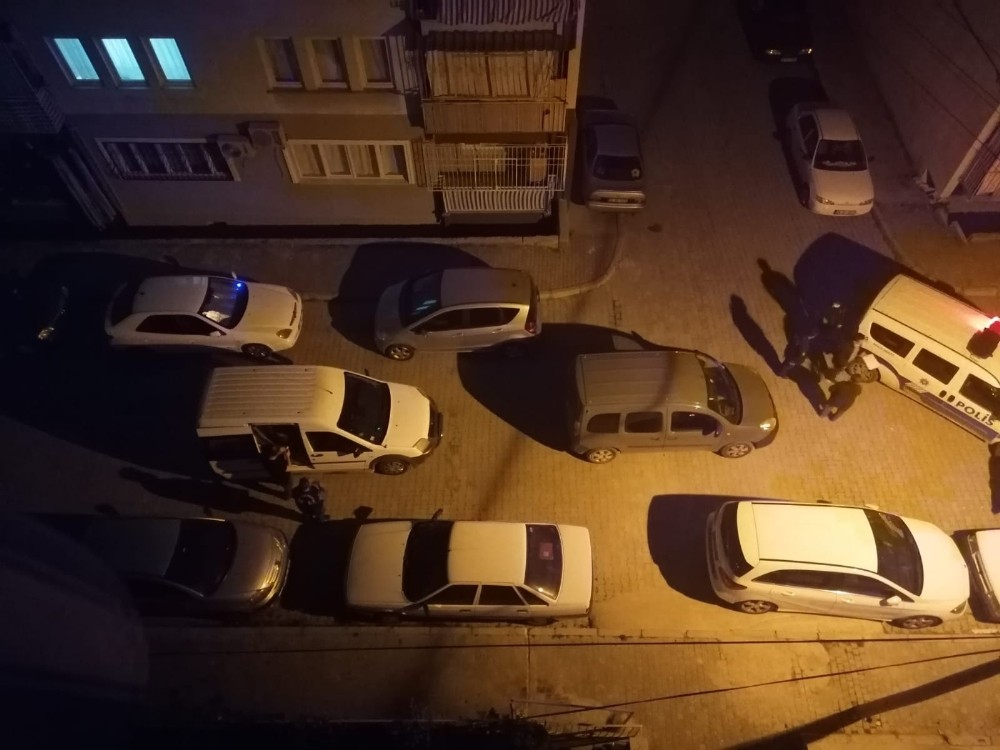 Otomobilden 500 TL’lik müzik çalar çalarken suçüstü yakalandı 