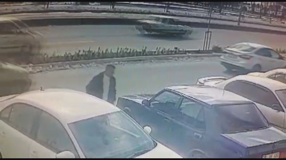 Otomobilden cep telefonu çalan hırsız adliyeye sevk edildi 