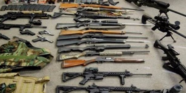 Otomobilden cephanelik çıktı