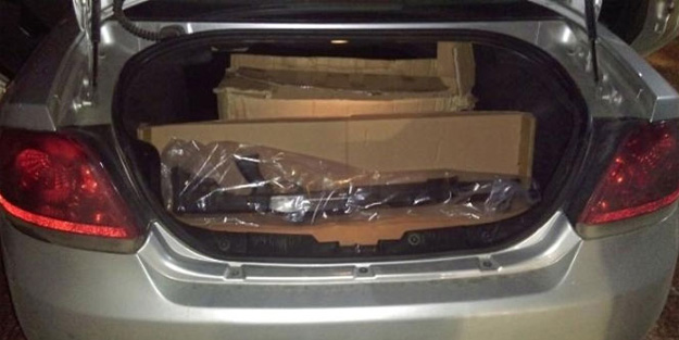 Otomobilden cephanelik çıktı