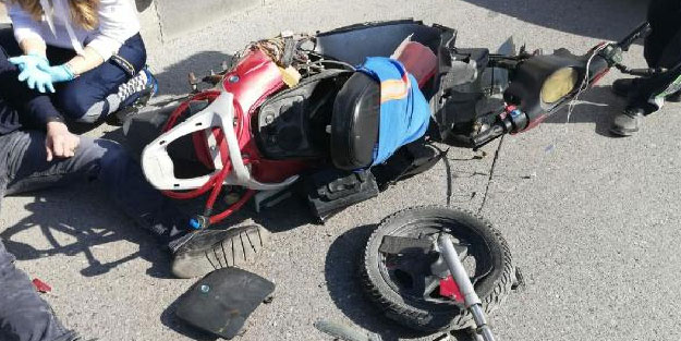 Otomobile çarpan elektrikli bisikletin sürücüsü yaralandı